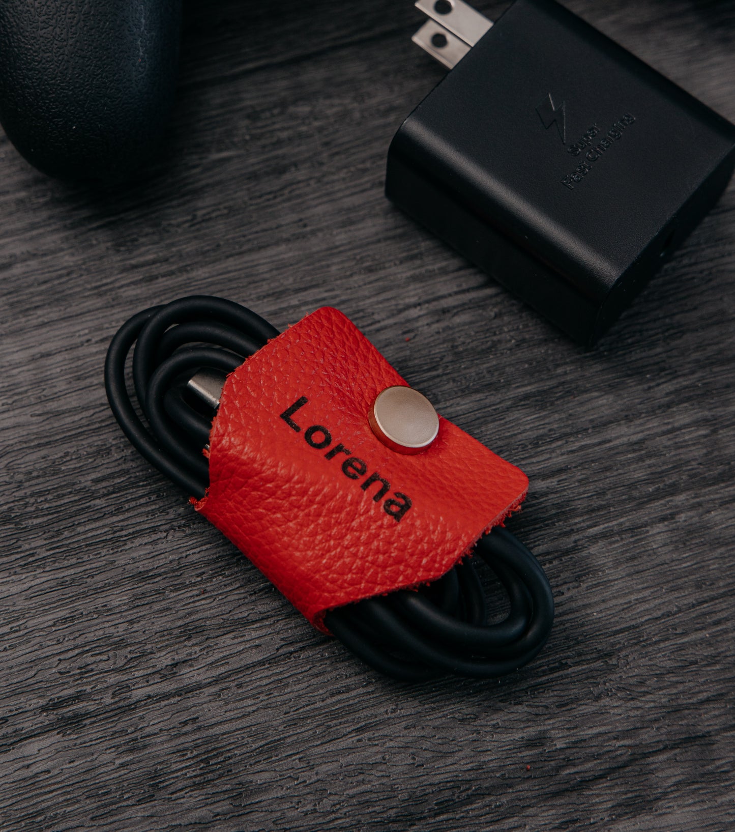 Ata cables maleta cuero rojo con nombre