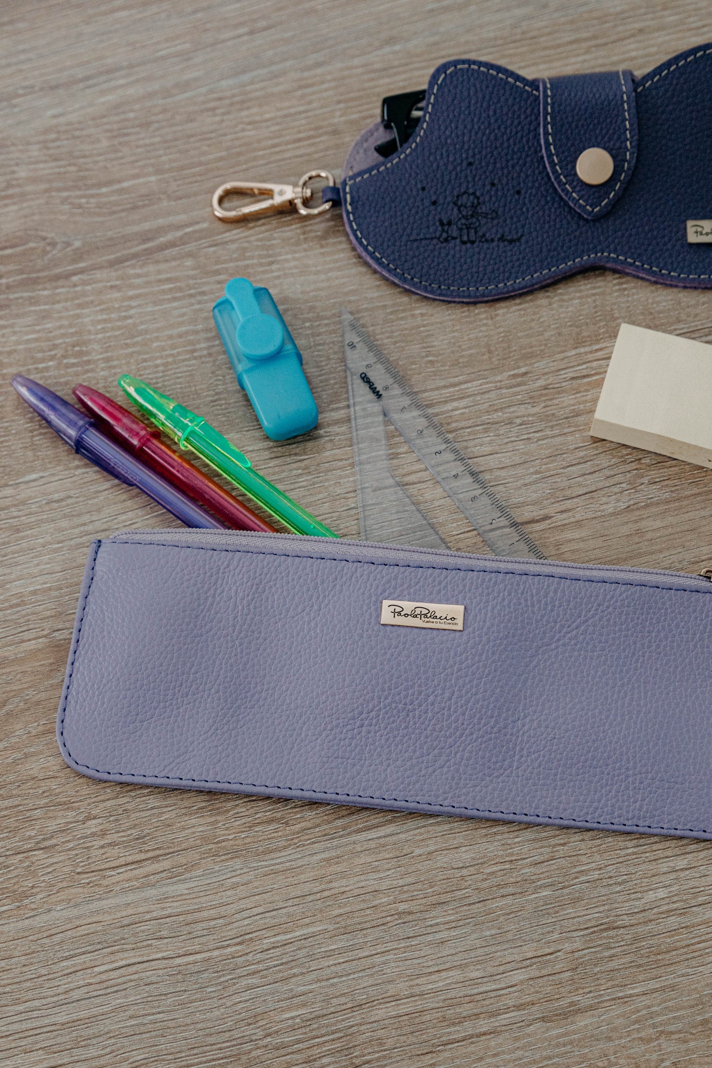 Cartuchera cuero lila