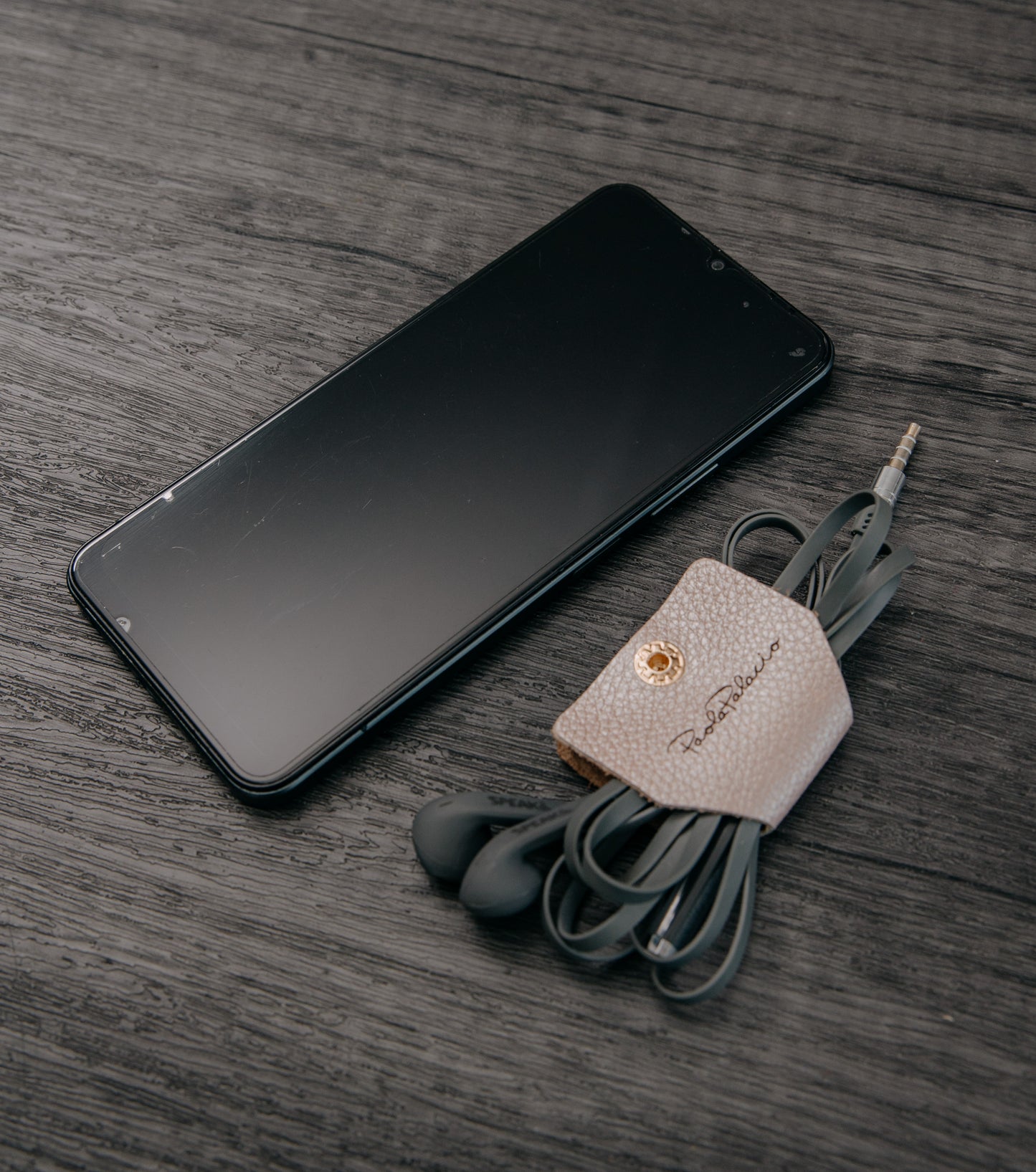 Ata cables maleta cuero beige con nota musical