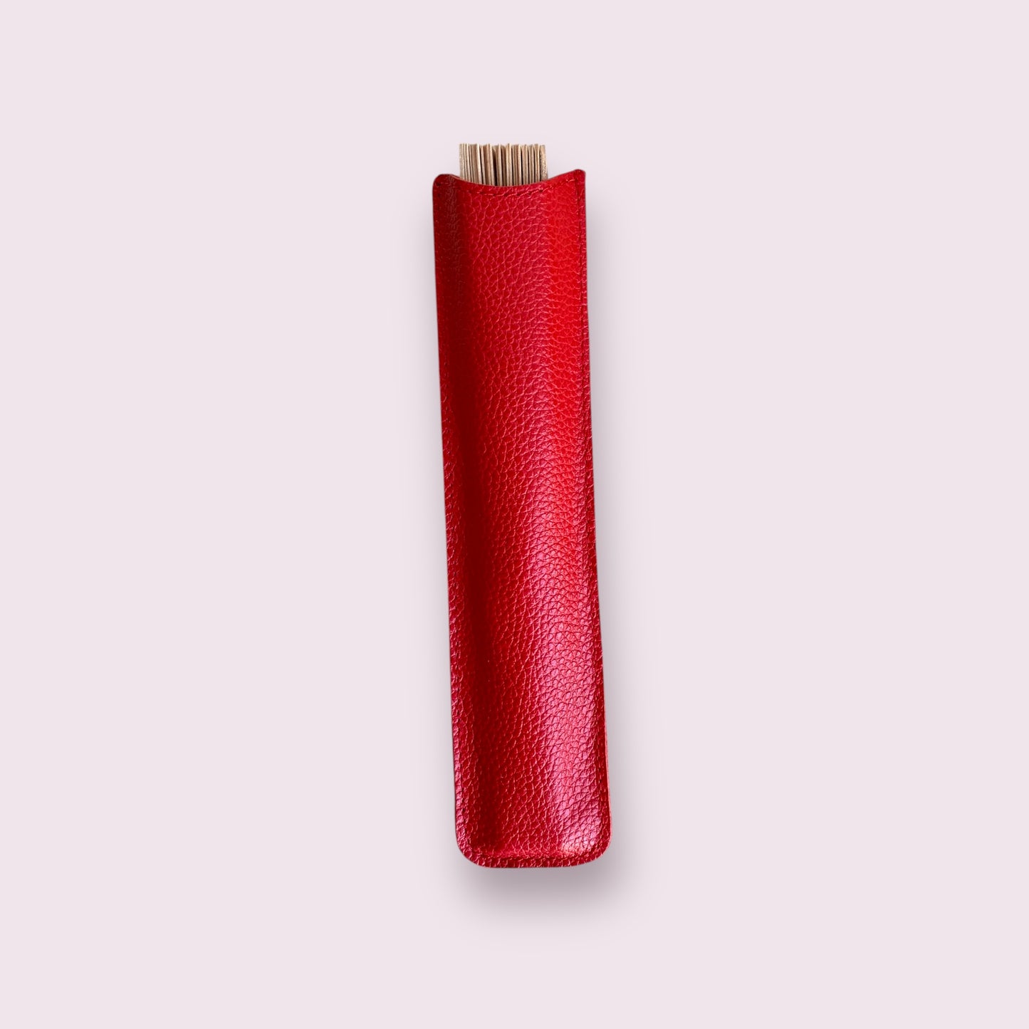 Abanico con estuche en cuero rojo