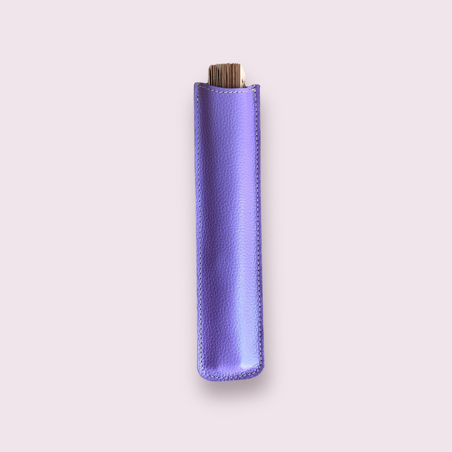 Abanico con estuche en cuero lila