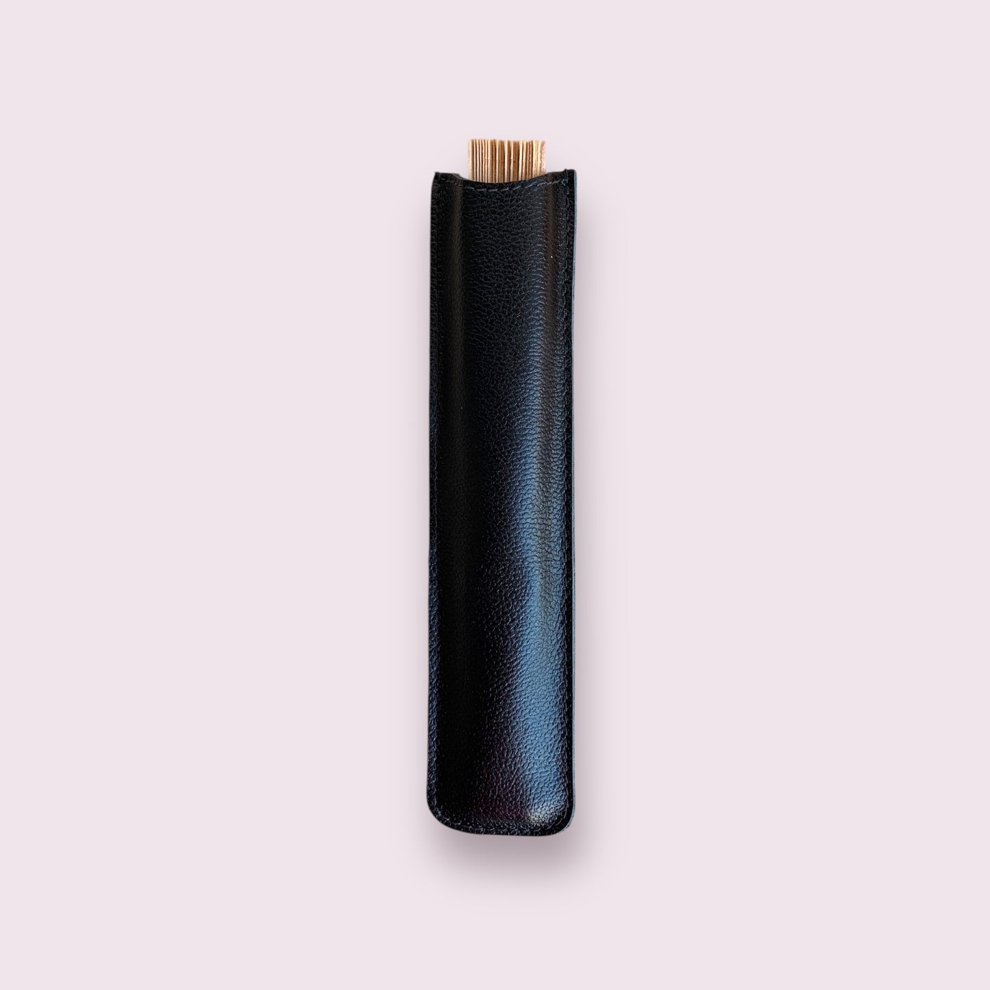 Abanico con estuche en cuero negro