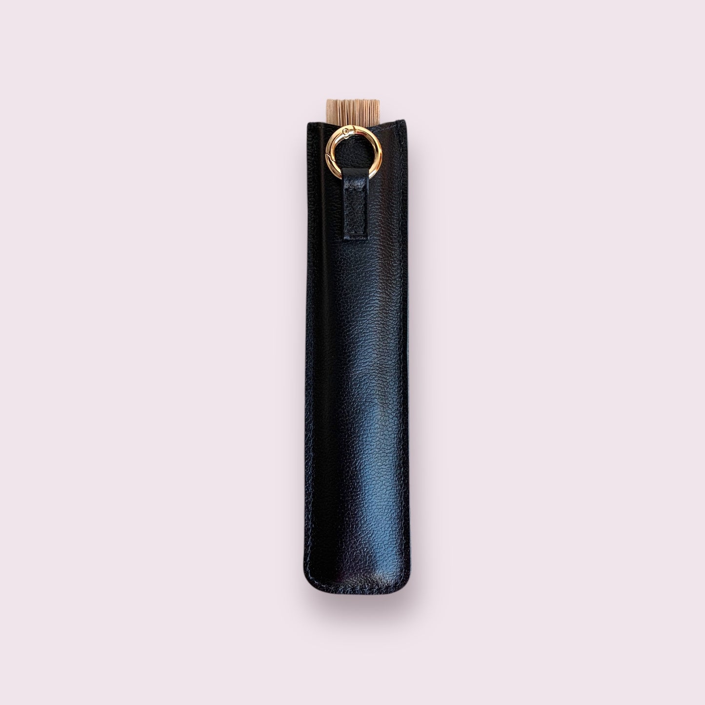 Abanico con estuche en cuero negro
