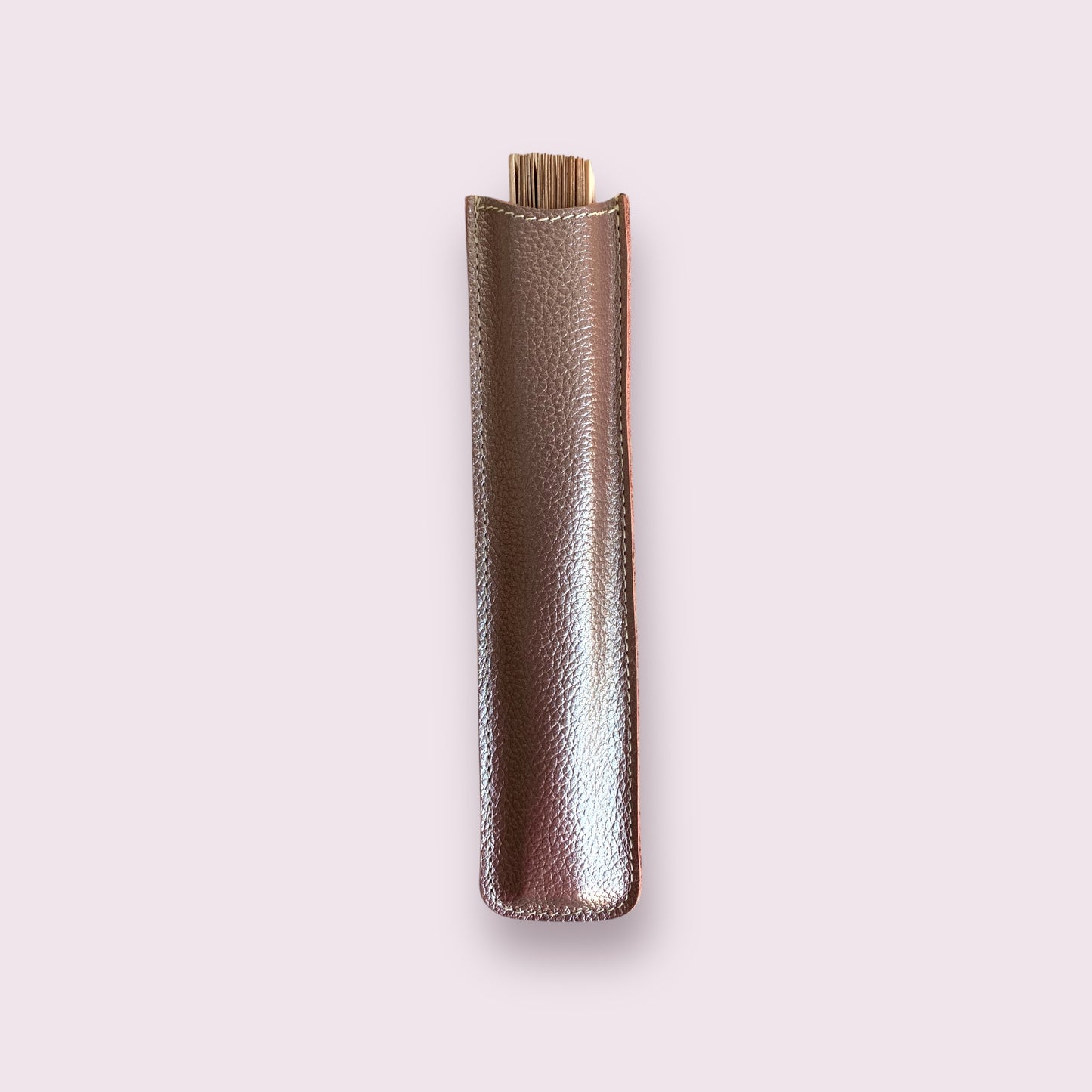Abanico con estuche en cuero oro rosa