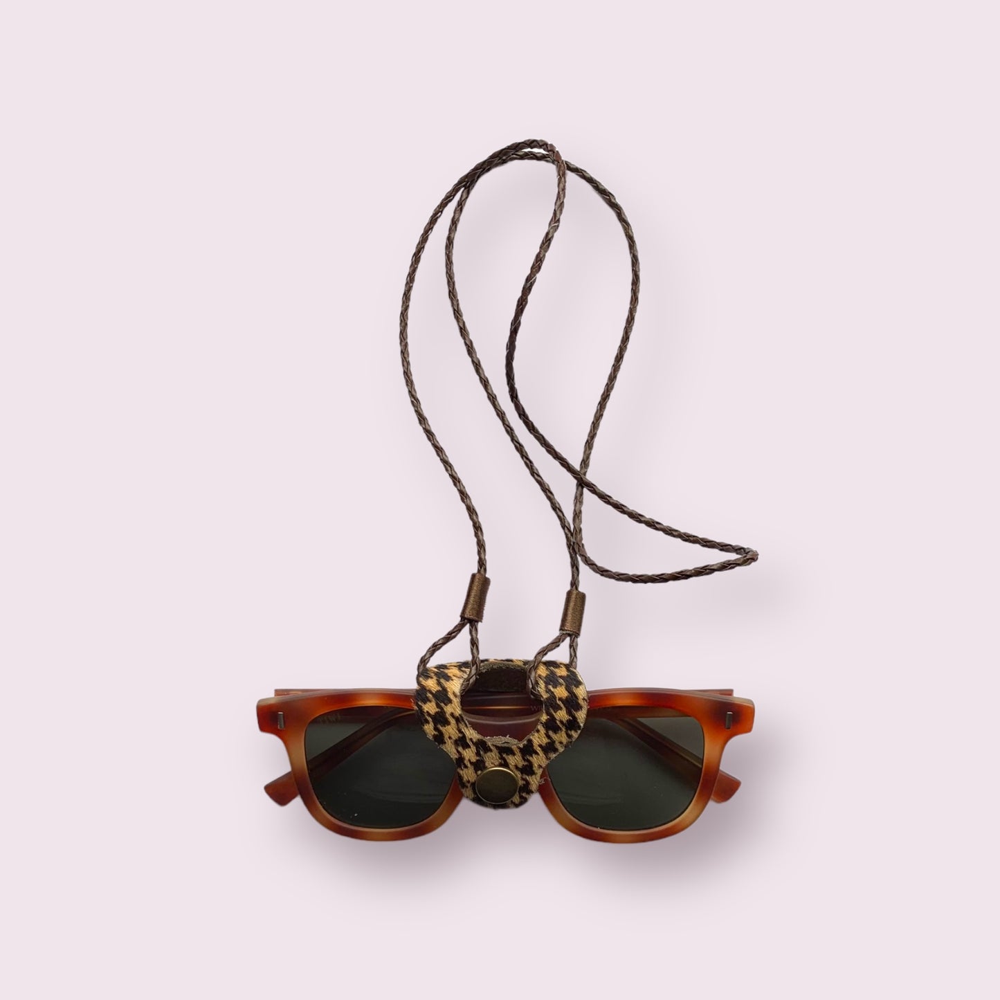 Cuelga gafas cuero pelo gallineto
