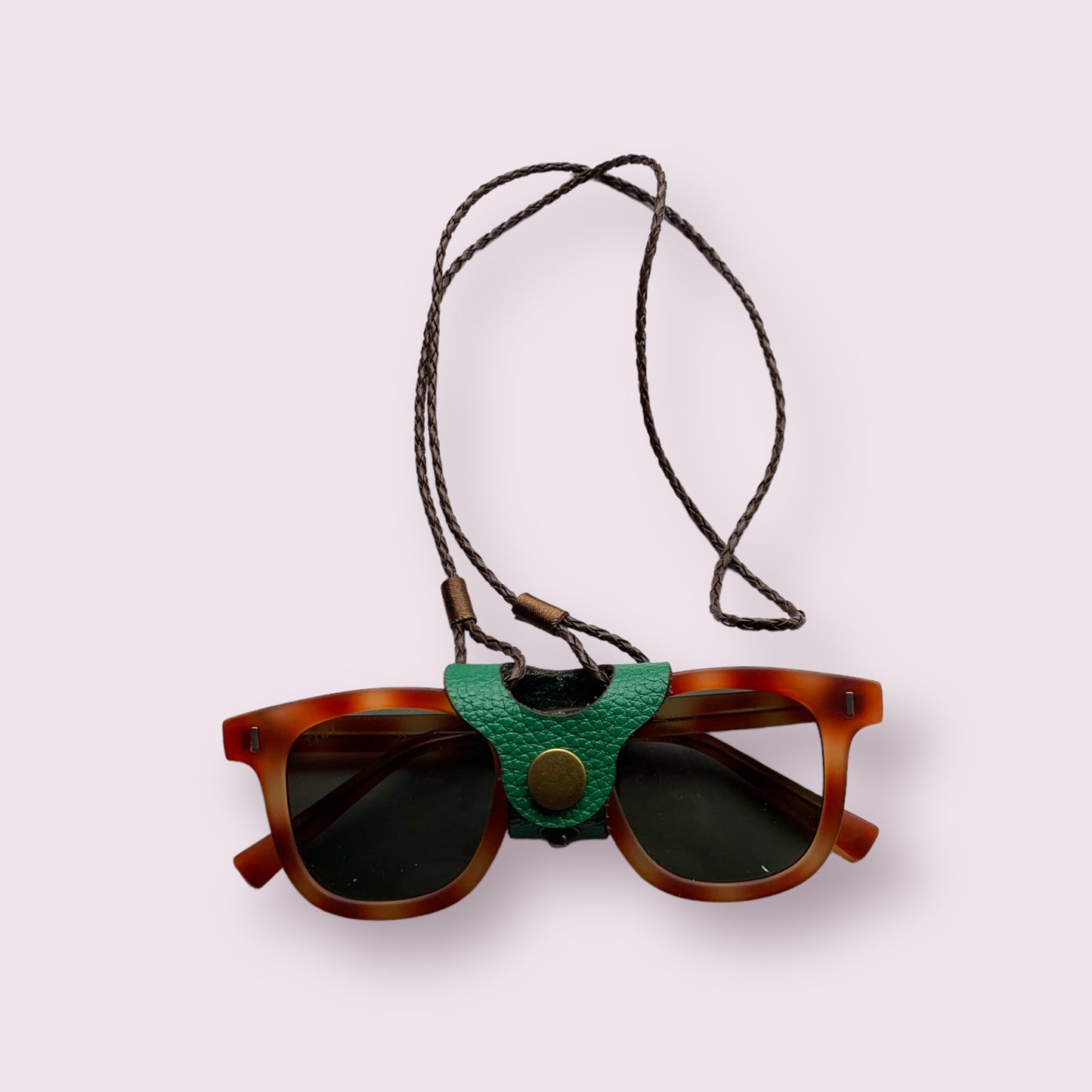 Cuelga gafas cuero verde