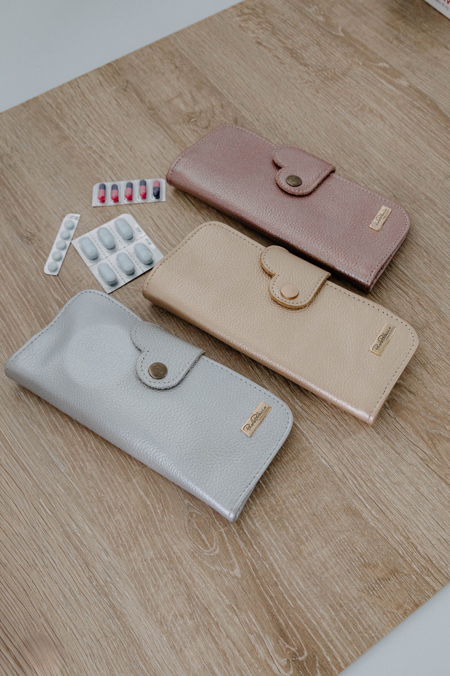 Pastillero viaje cuero plateado