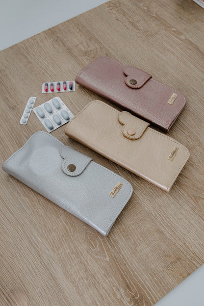 Pastillero viaje cuero plateado