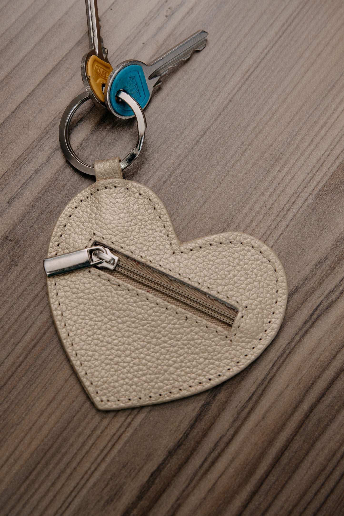 Llavero / monedero corazón cuero lila