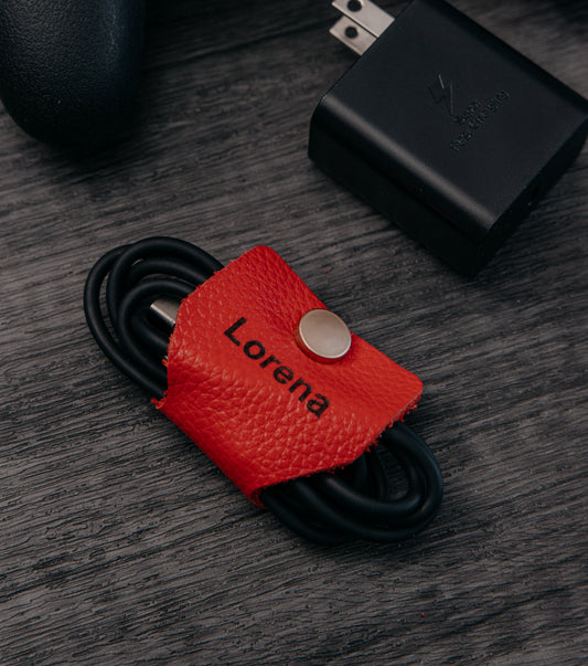 Ata cables maleta cuero rojo con nombre