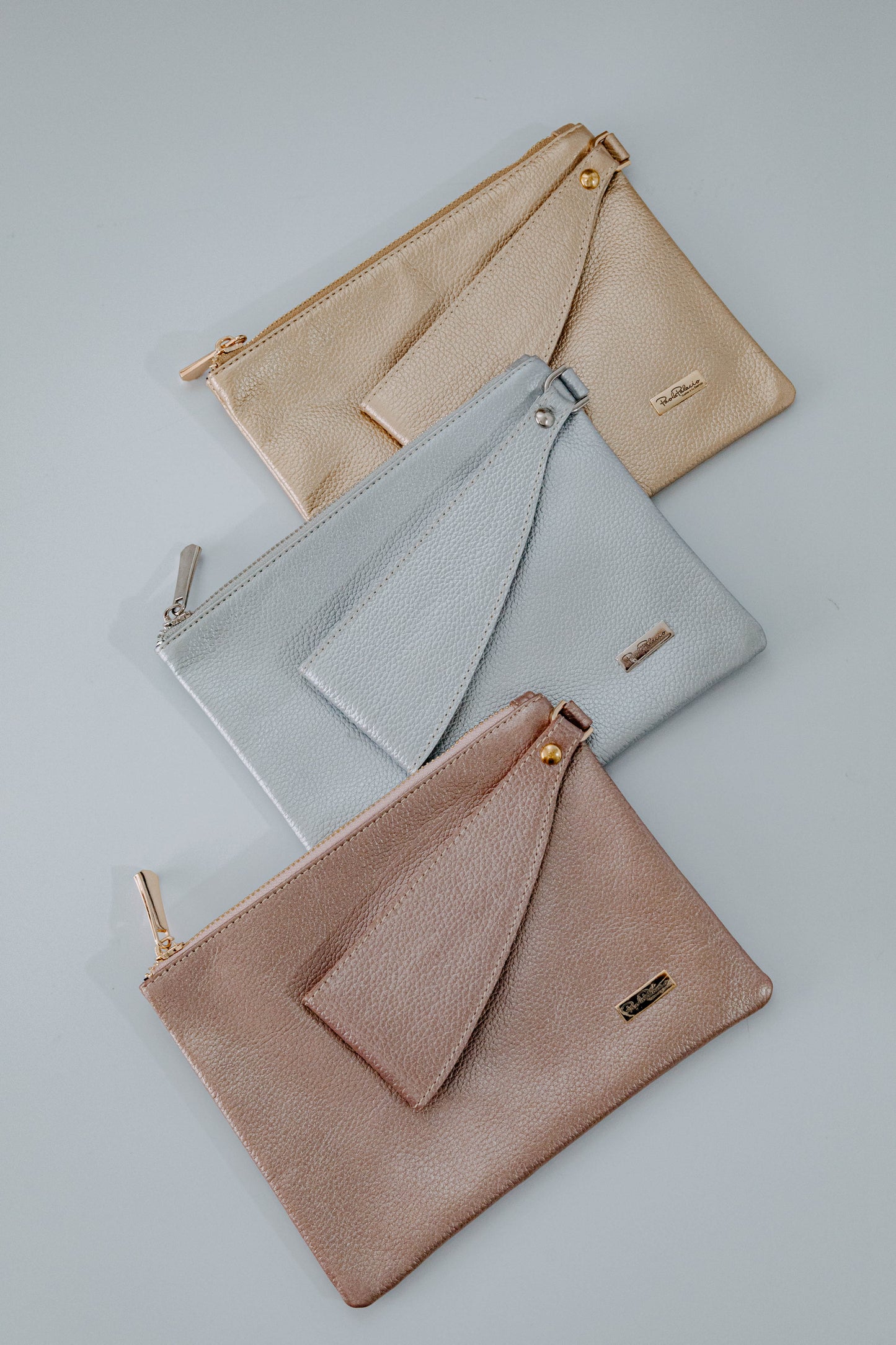 Sobre Ginebra cuero plateado