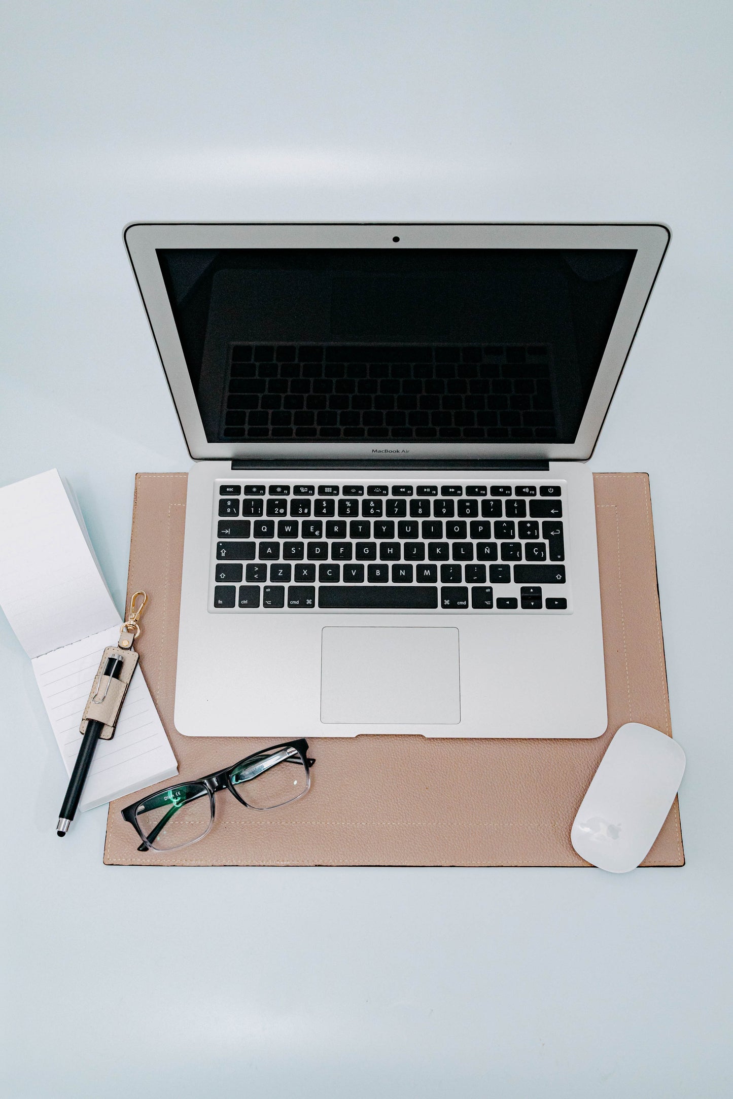 Base computador cuero