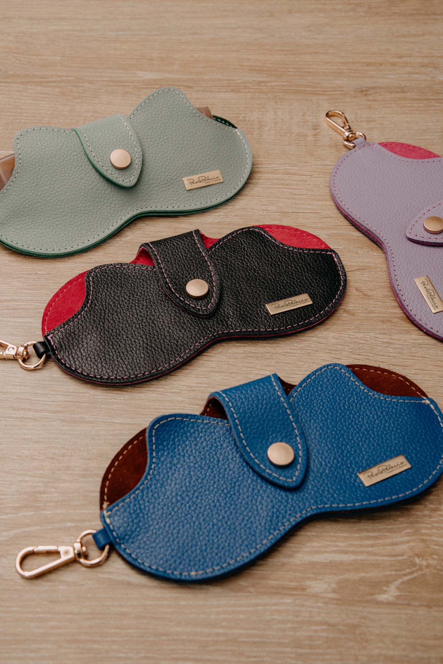 Porta gafas cuero lila