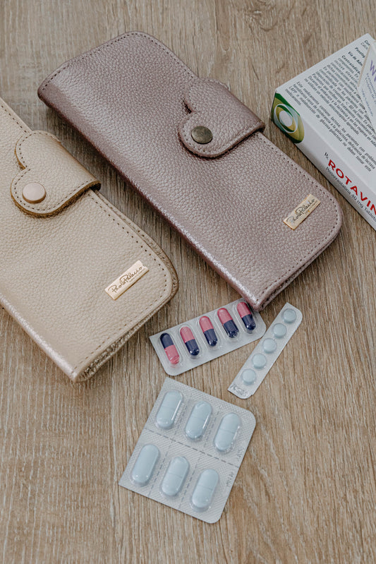 Pastillero viaje cuero dorado