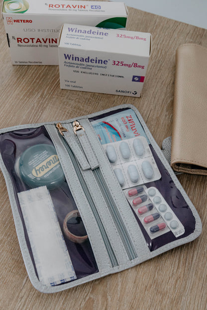 Pastillero viaje cuero lila