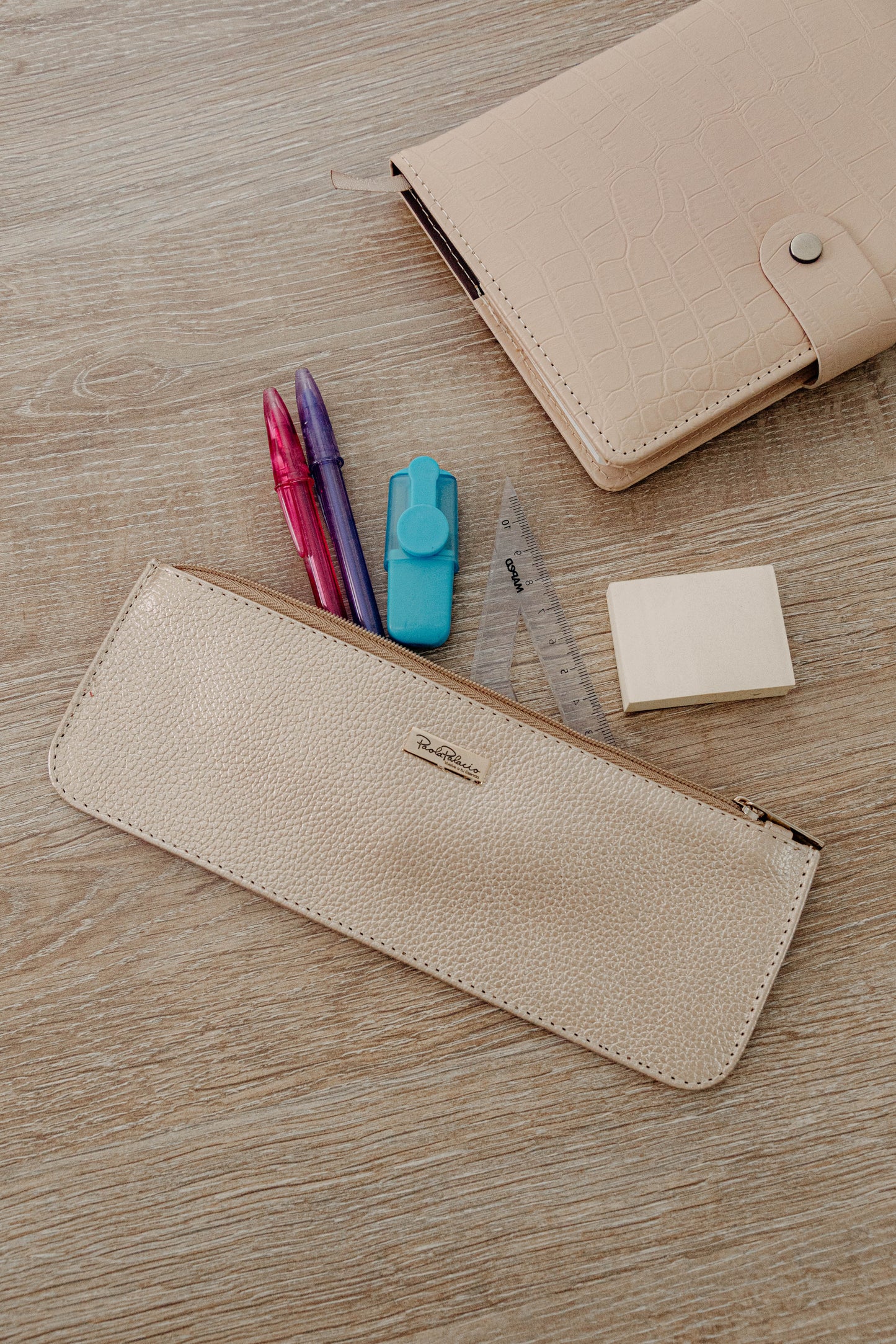 Cartuchera cuero dorado