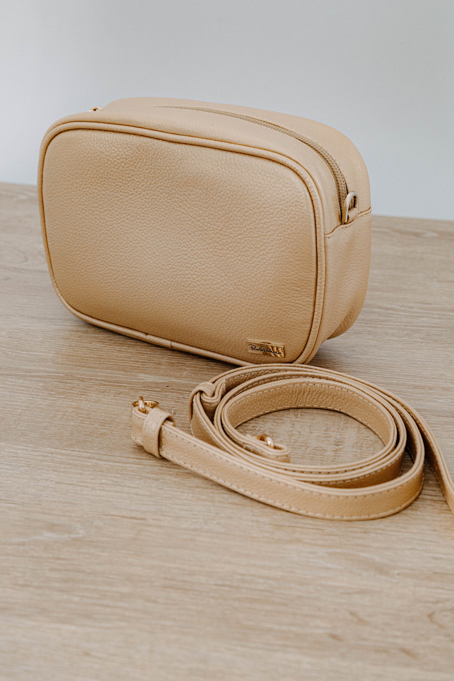 Bolso bandolera cuero dorado