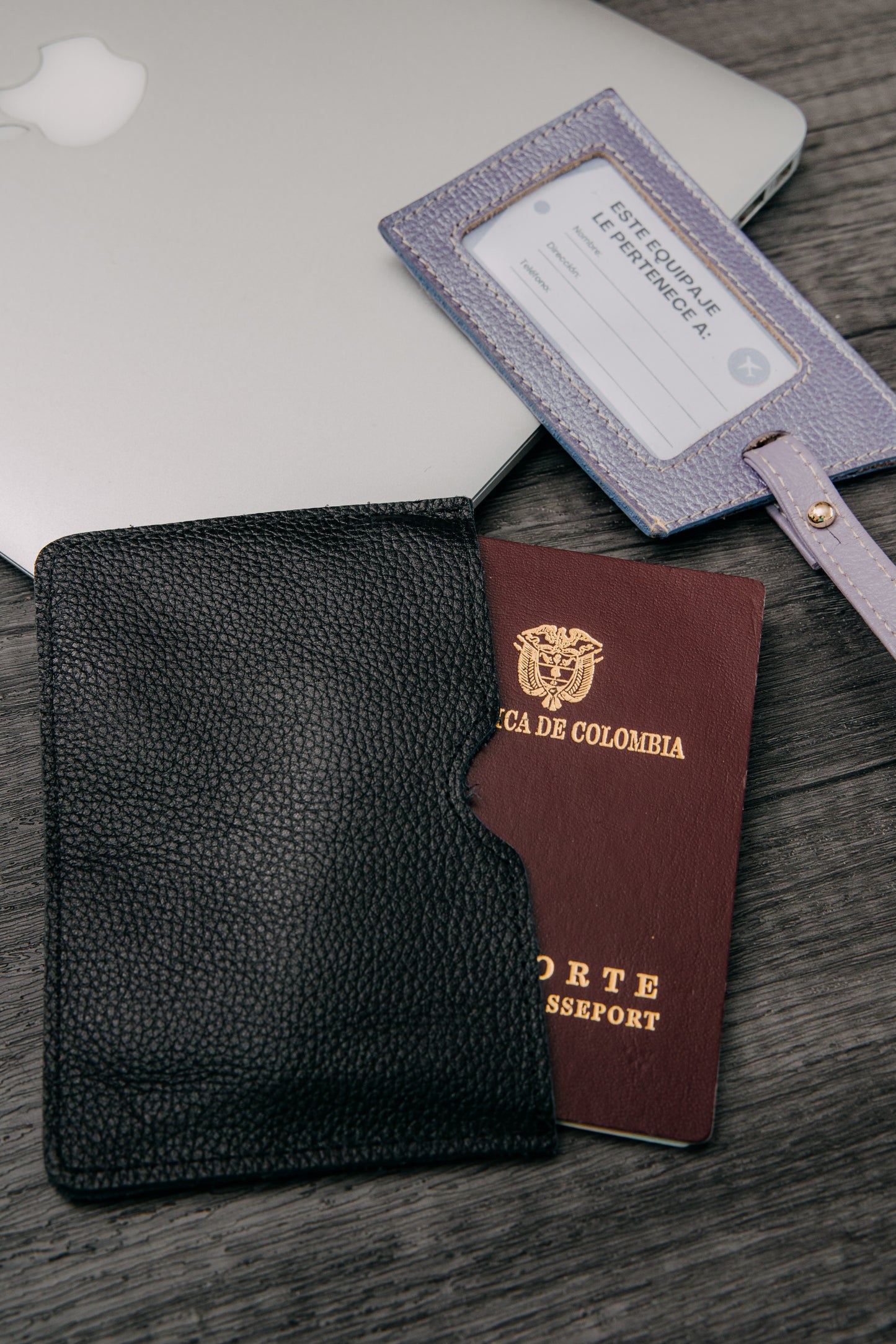 Funda pasaporte cuero negro