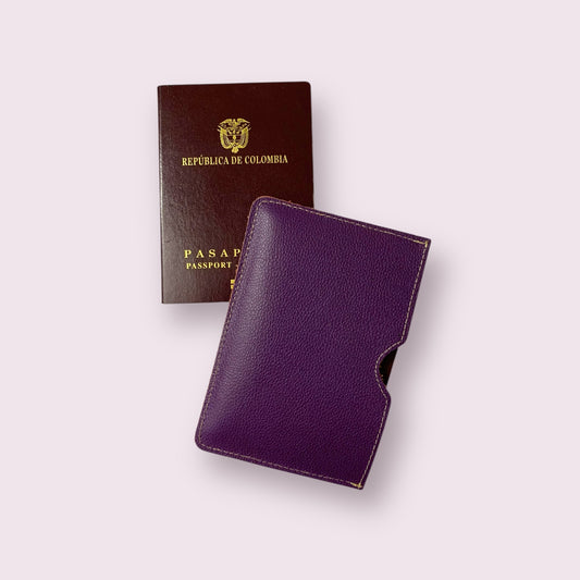 Funda pasaporte cuero morado